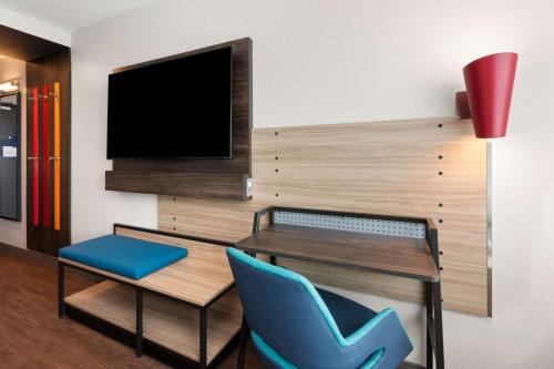 tru by hilton portland airport