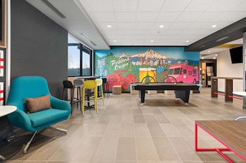 tru by hilton portland airport