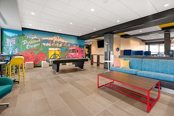 tru by hilton portland airport