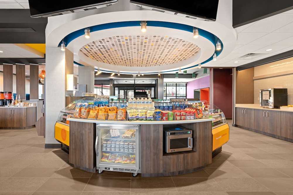 tru by hilton portland airport