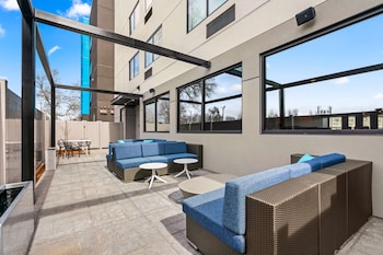 tru by hilton portland airport