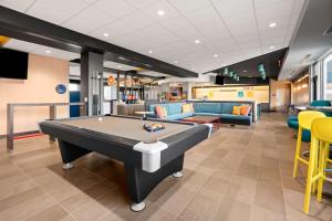 tru by hilton portland airport