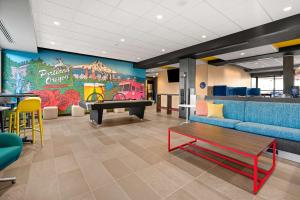 tru by hilton portland airport