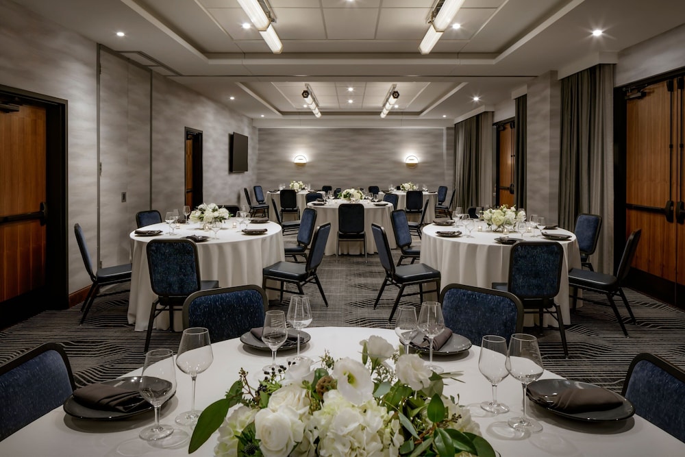 rand tower hotel minneapolis a marriott tribute portfolio hotel