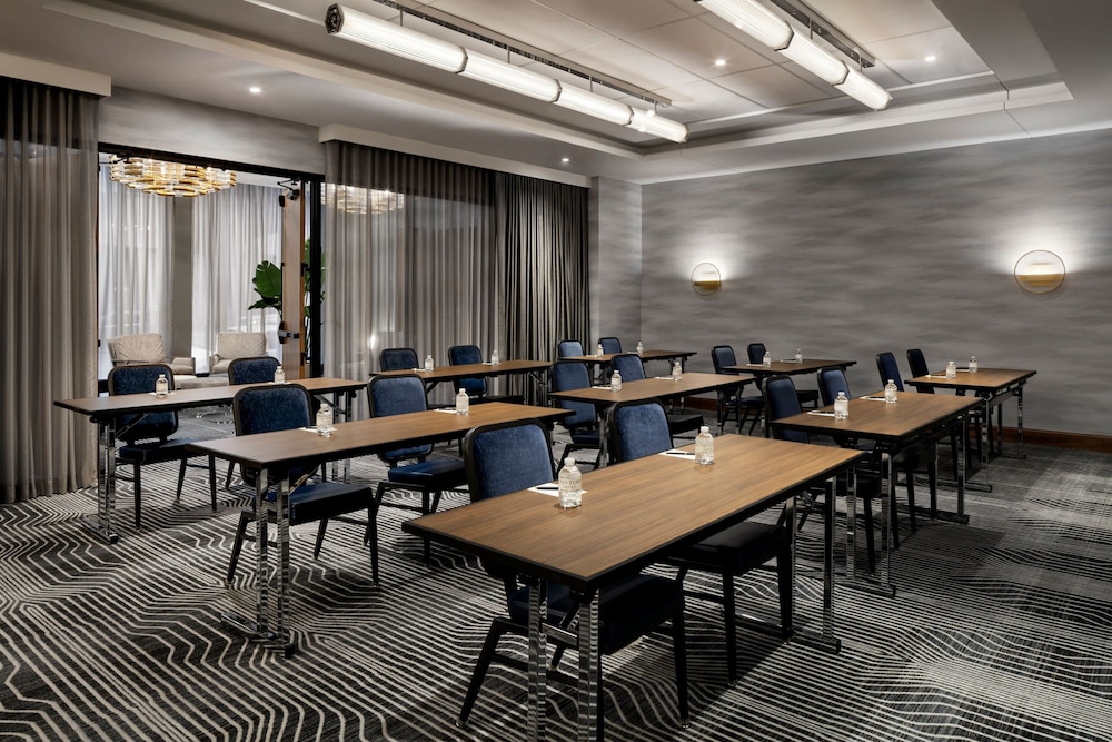 rand tower hotel minneapolis a marriott tribute portfolio hotel