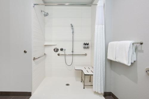 avid hotels austin tech ridge
