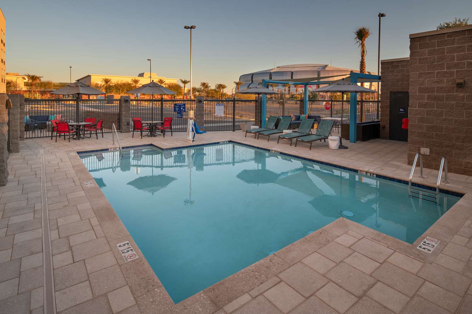 tru by hilton phoenix glendale westgate az