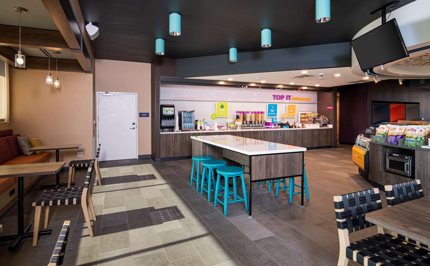 tru by hilton phoenix glendale westgate az