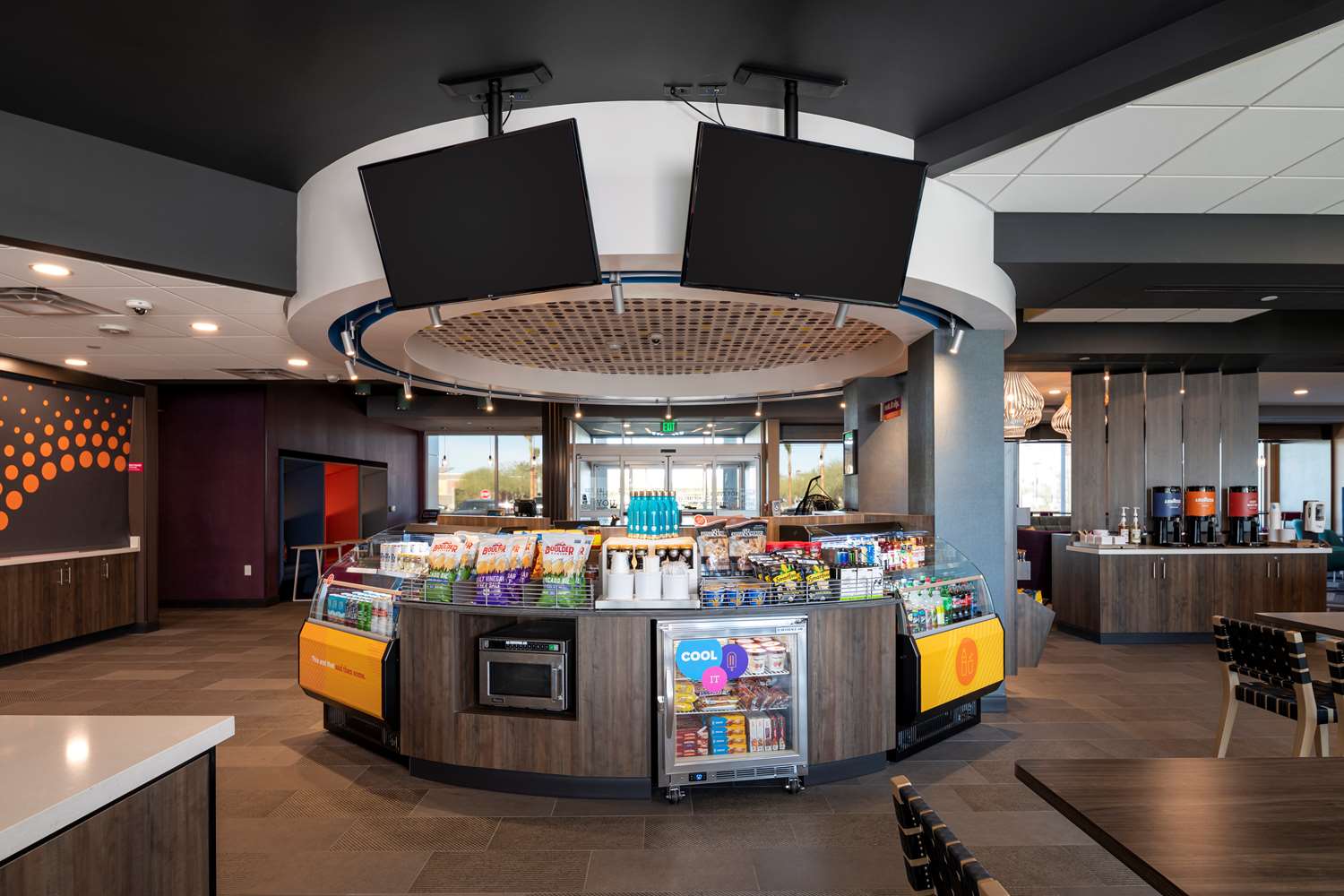 tru by hilton phoenix glendale westgate az