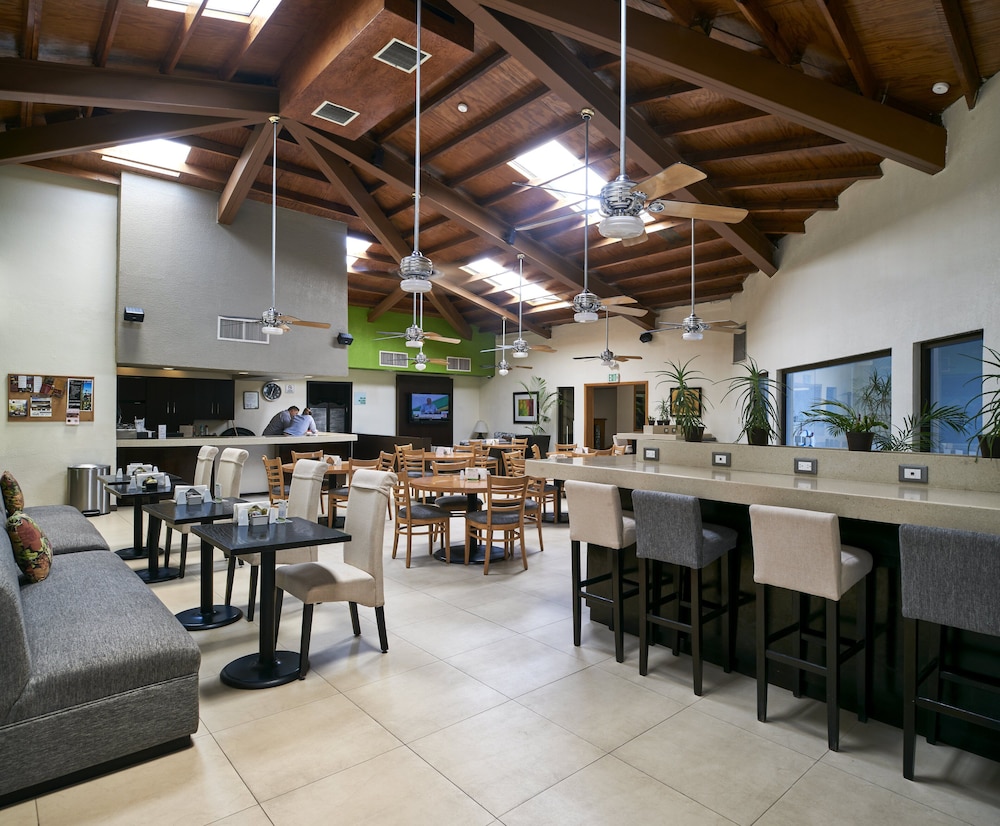 holiday inn and suites chihuahua expo