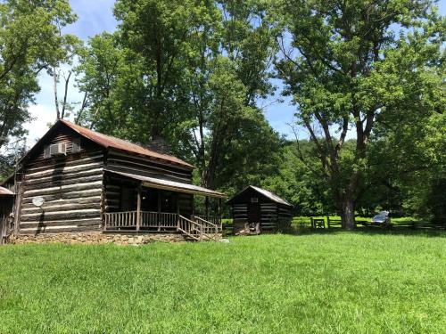 smokey mtn romantic handcrafted cabins