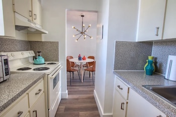 23 plams suites by rocketstay