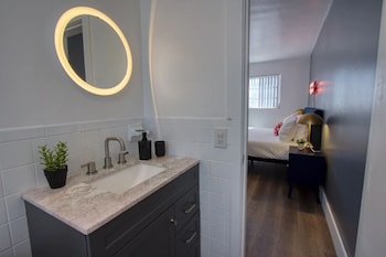 23 plams suites by rocketstay