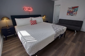 23 plams suites by rocketstay