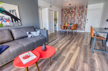 23 plams suites by rocketstay