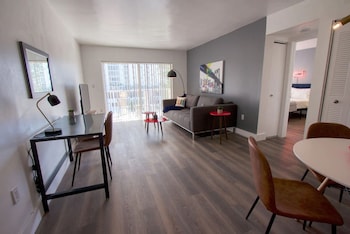 23 plams suites by rocketstay
