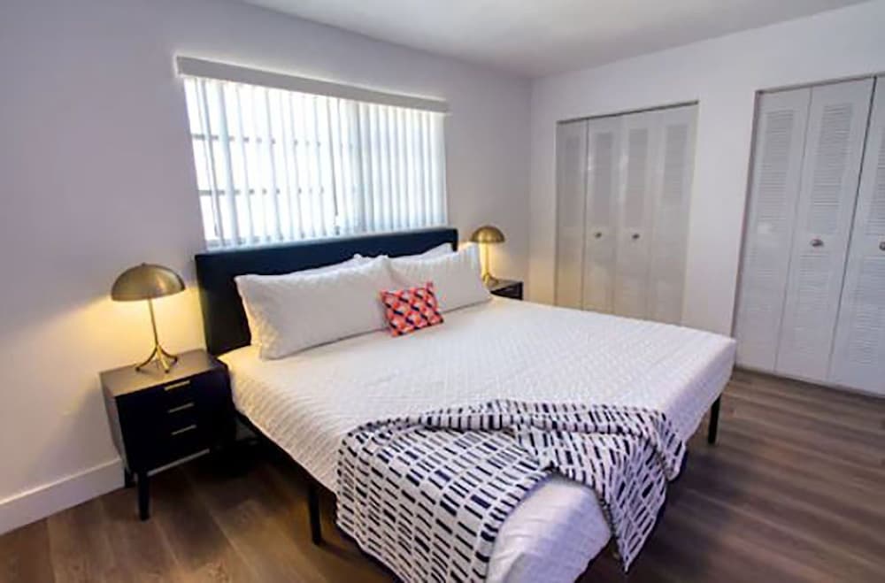 23 plams suites by rocketstay