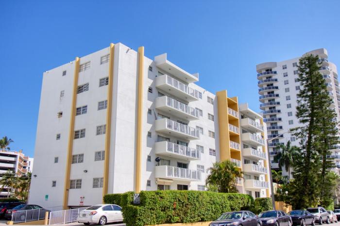 23 plams suites by rocketstay