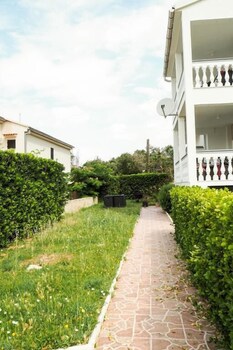 Villa Lotus,,3.5 star