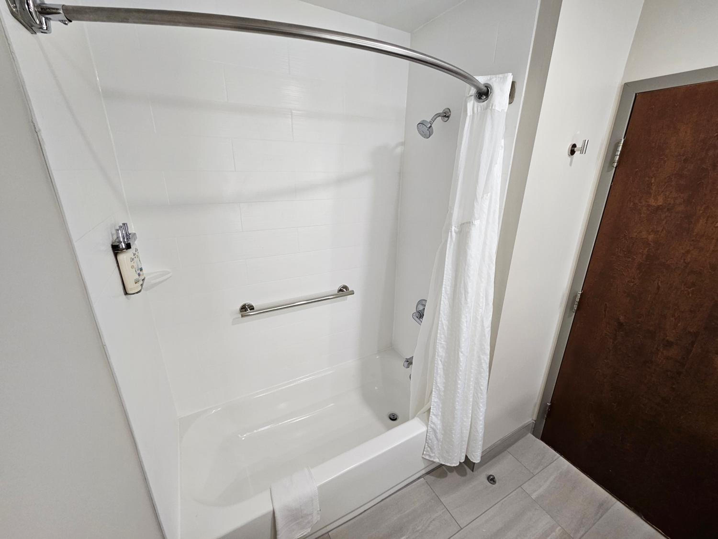 holiday inn express hotel and suites cincinnati blue ash by ihg