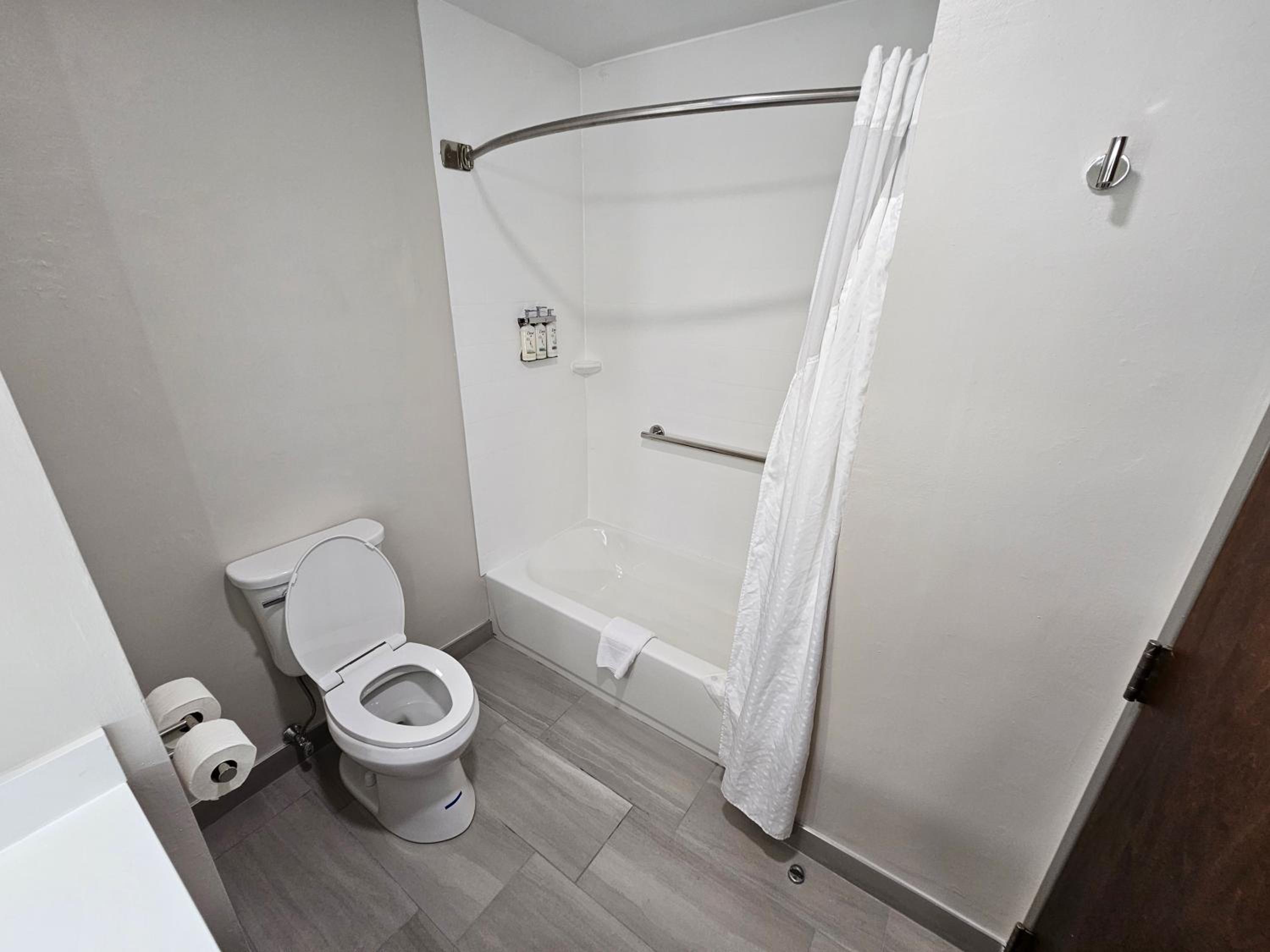 holiday inn express hotel and suites cincinnati blue ash by ihg