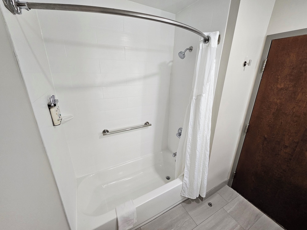 holiday inn express hotel and suites cincinnati blue ash by ihg