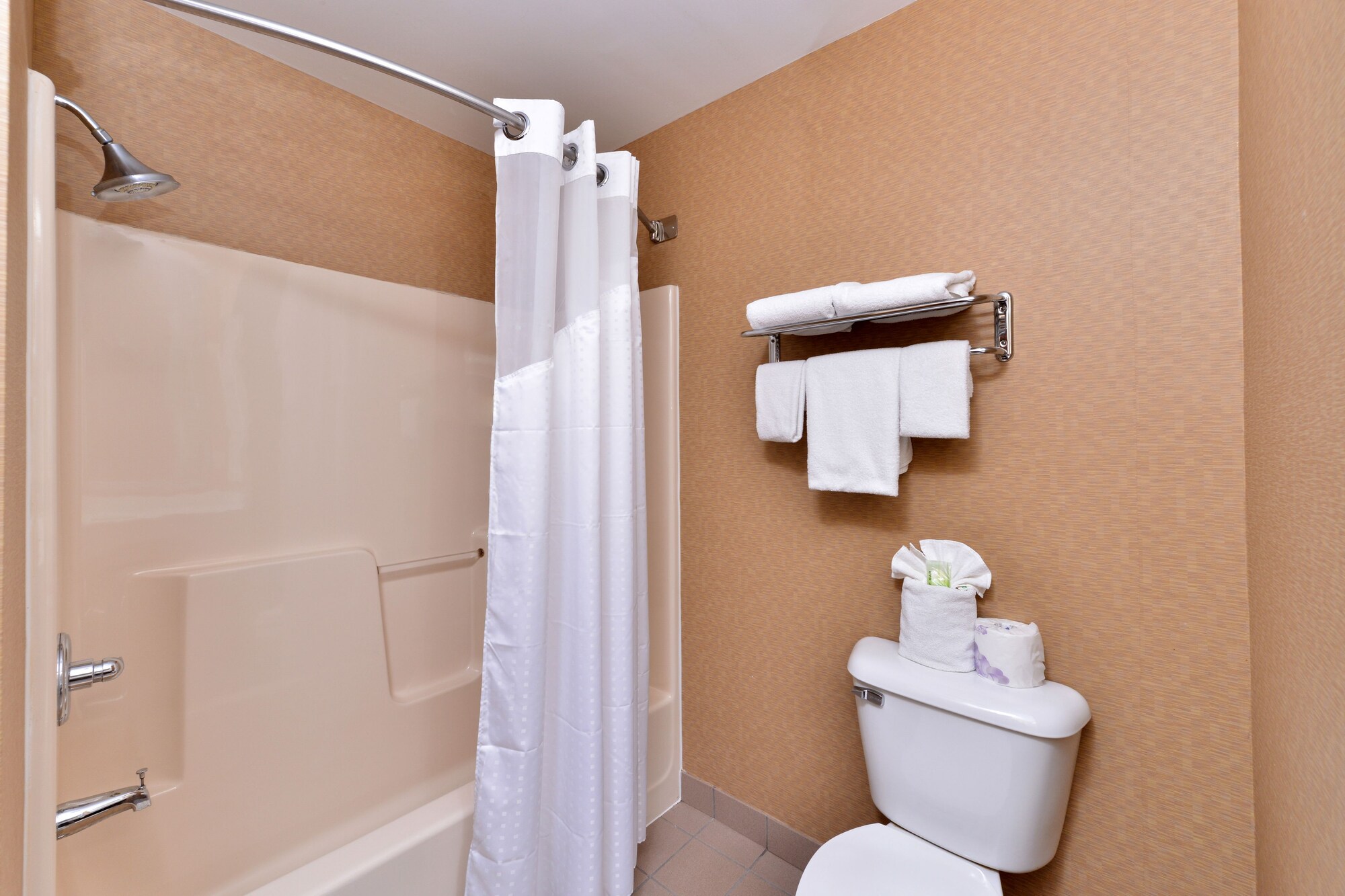 holiday inn express hotel and suites cincinnati blue ash by ihg