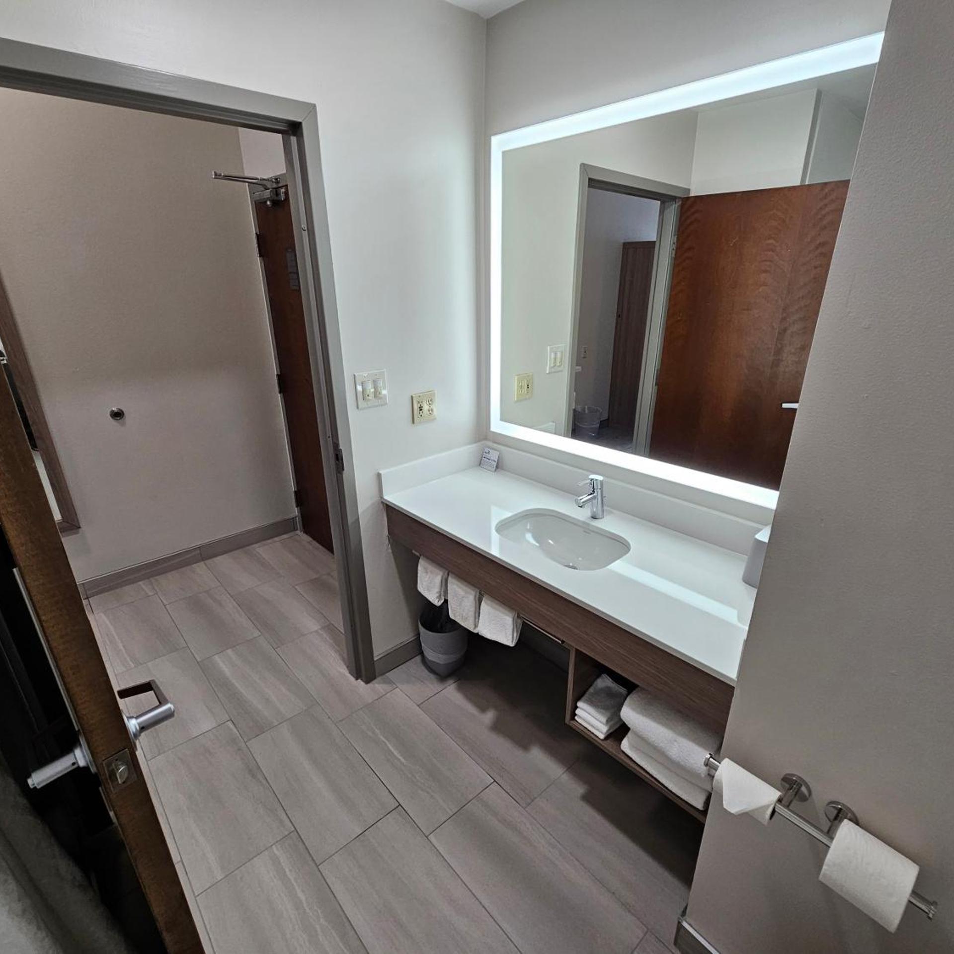 holiday inn express hotel and suites cincinnati blue ash by ihg