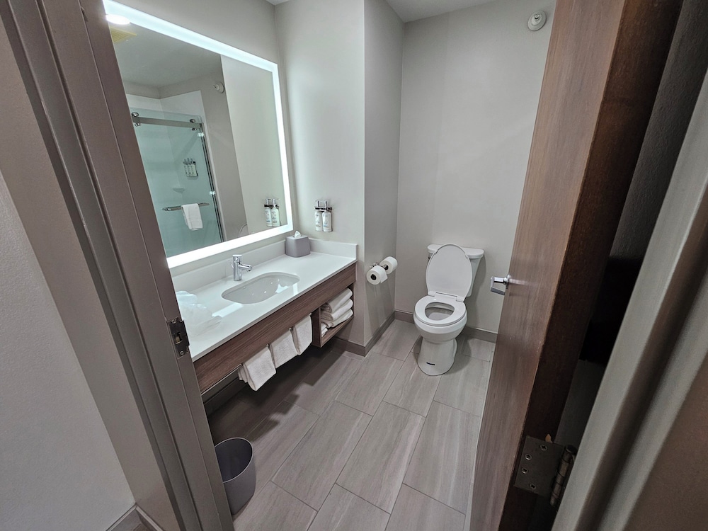 holiday inn express hotel and suites cincinnati blue ash by ihg