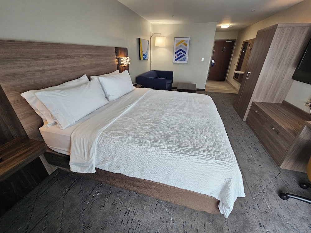 holiday inn express hotel and suites cincinnati blue ash by ihg