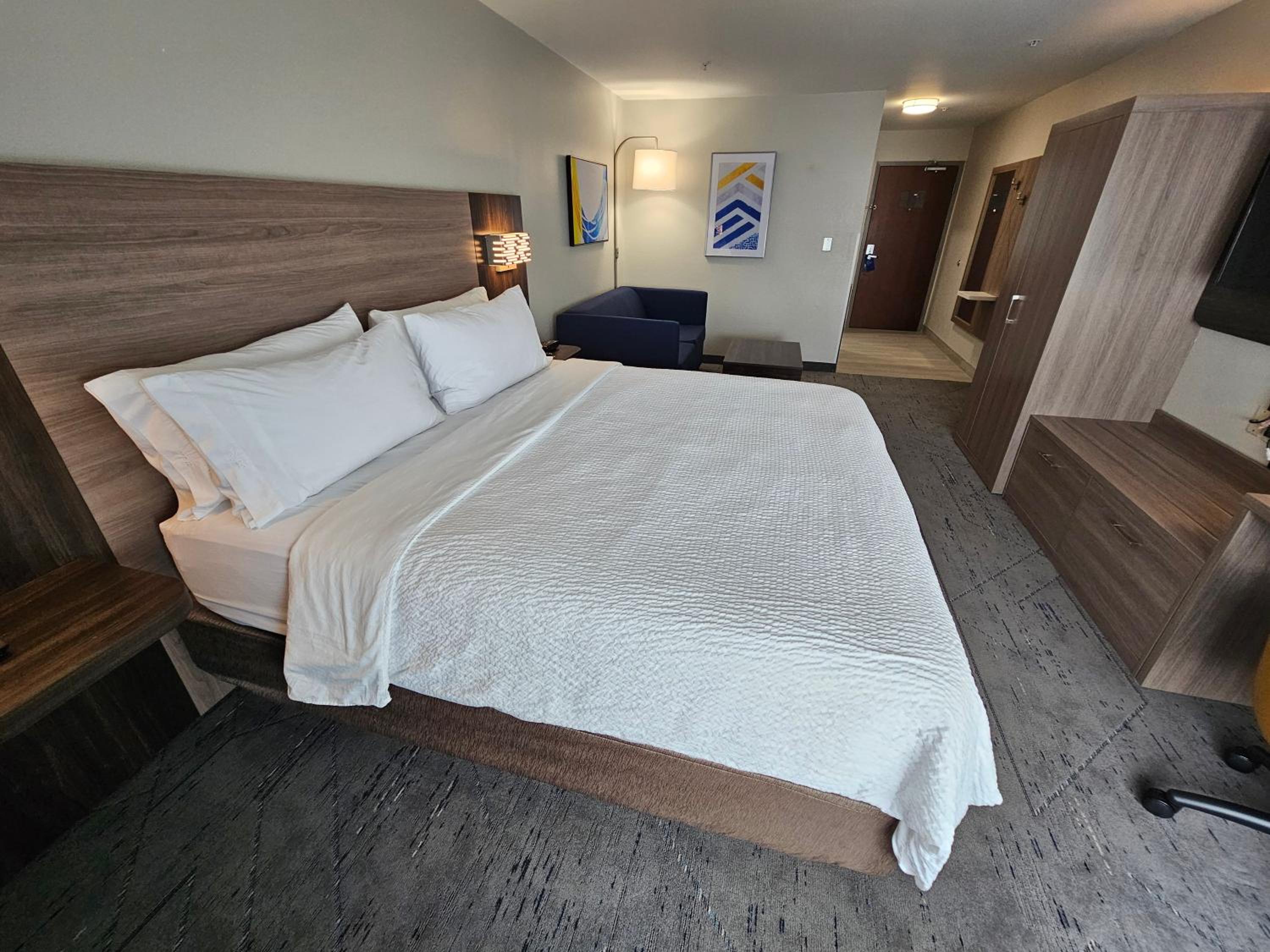 holiday inn express hotel and suites cincinnati blue ash by ihg