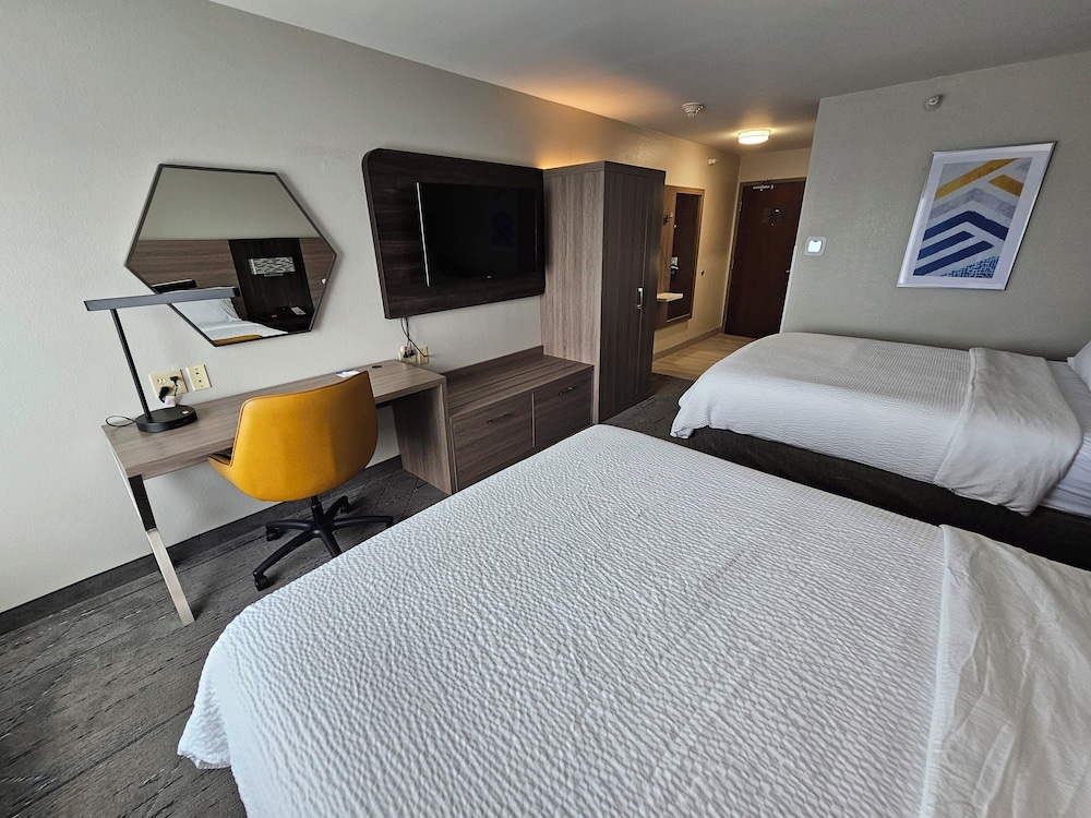holiday inn express hotel and suites cincinnati blue ash by ihg