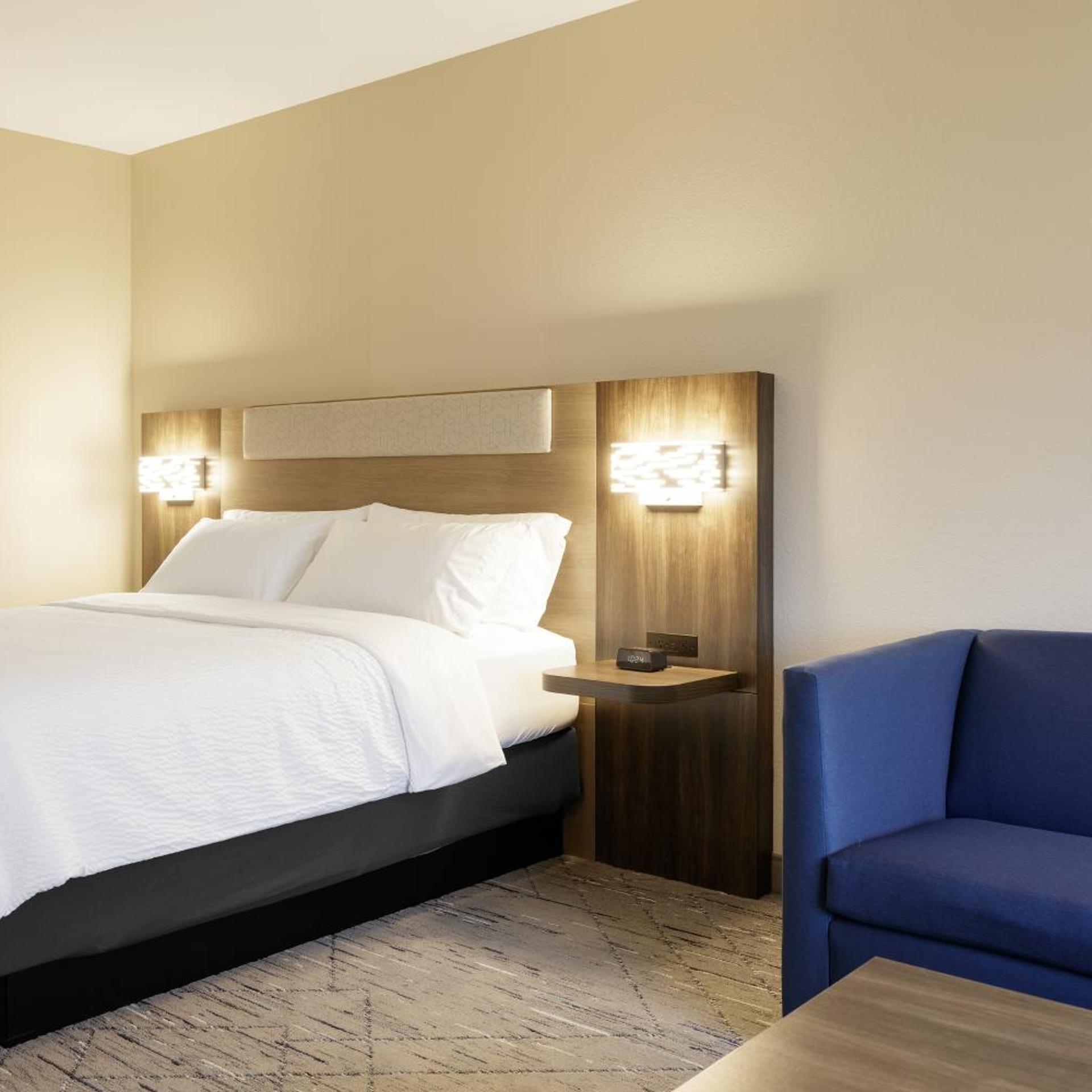 holiday inn express hotel and suites cincinnati blue ash by ihg