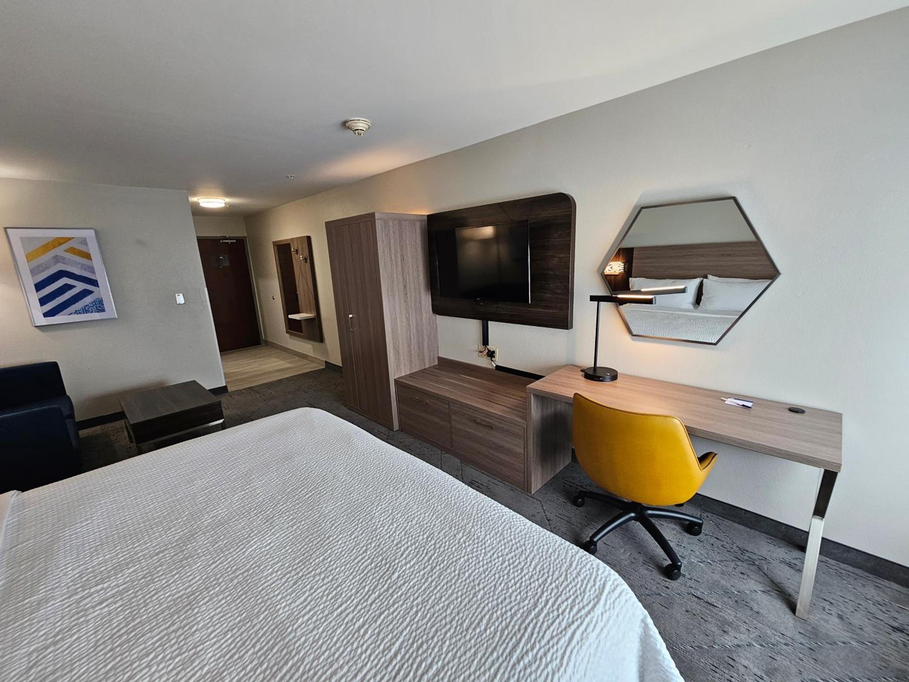 holiday inn express hotel and suites cincinnati blue ash by ihg