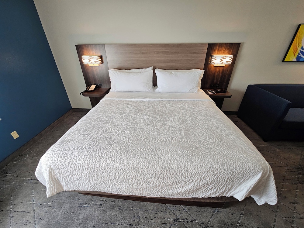 holiday inn express hotel and suites cincinnati blue ash by ihg