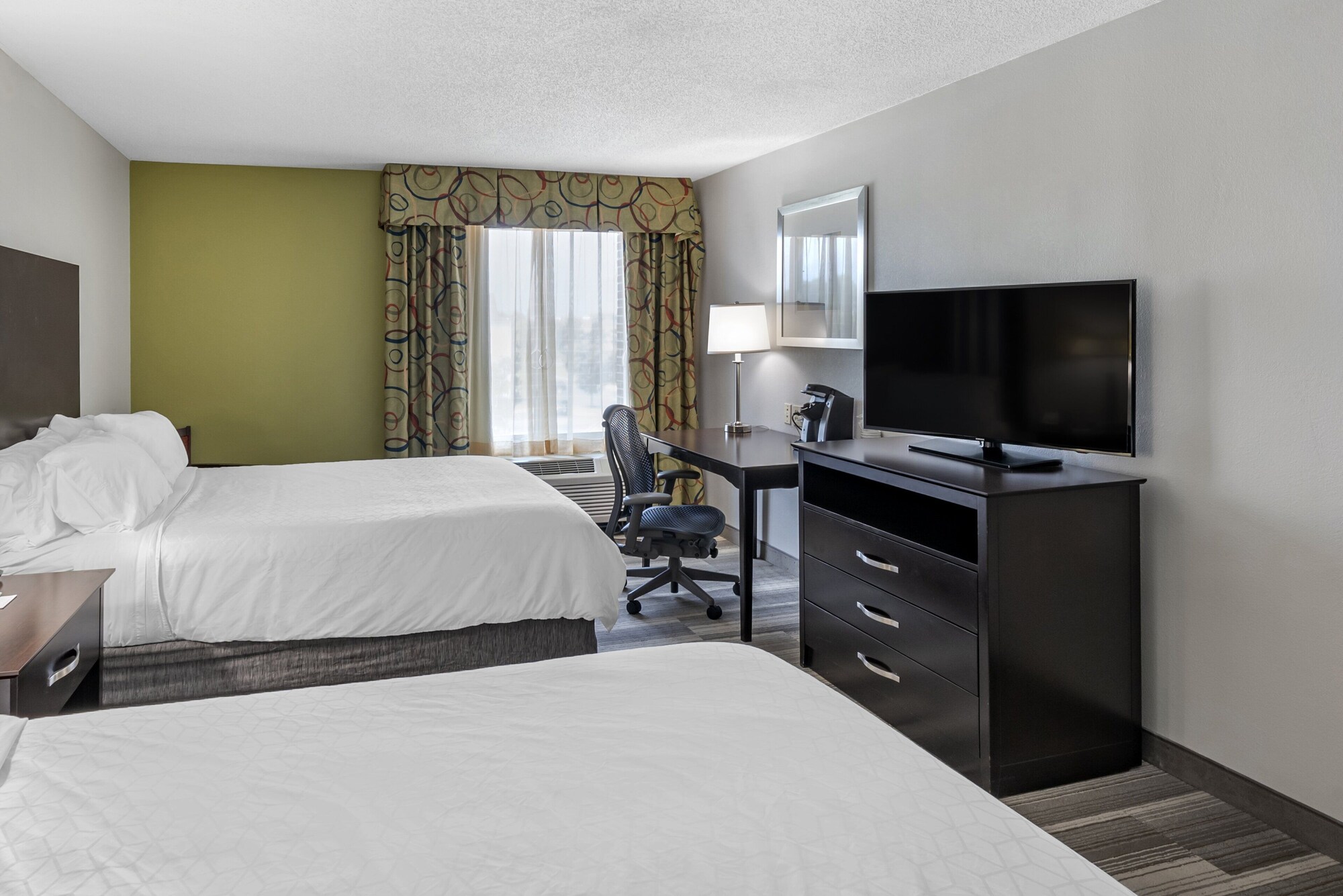 holiday inn express hotel and suites cincinnati blue ash by ihg