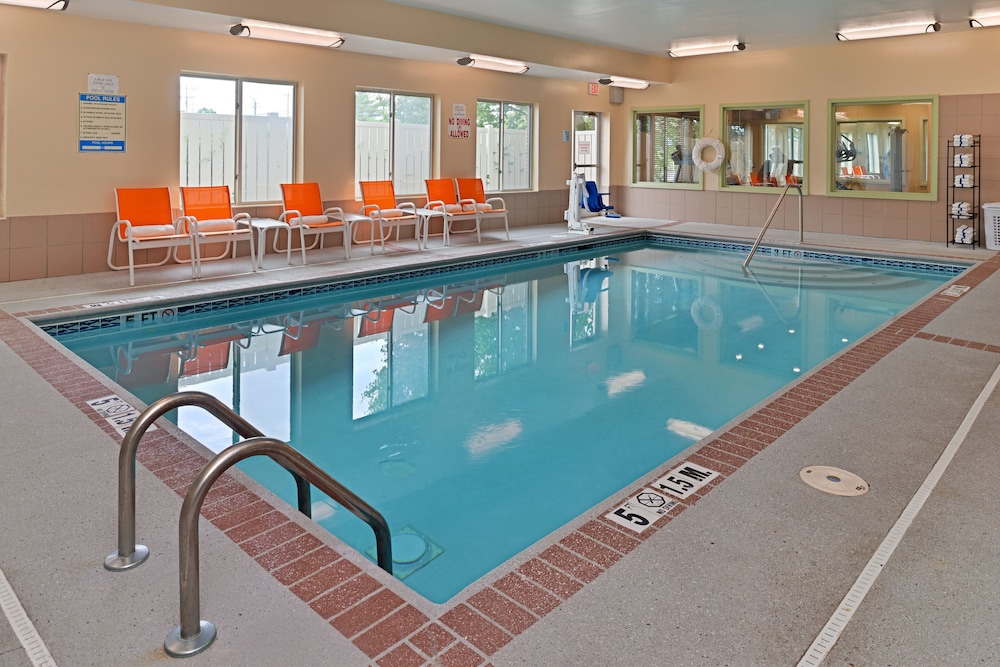 holiday inn express hotel and suites cincinnati blue ash by ihg