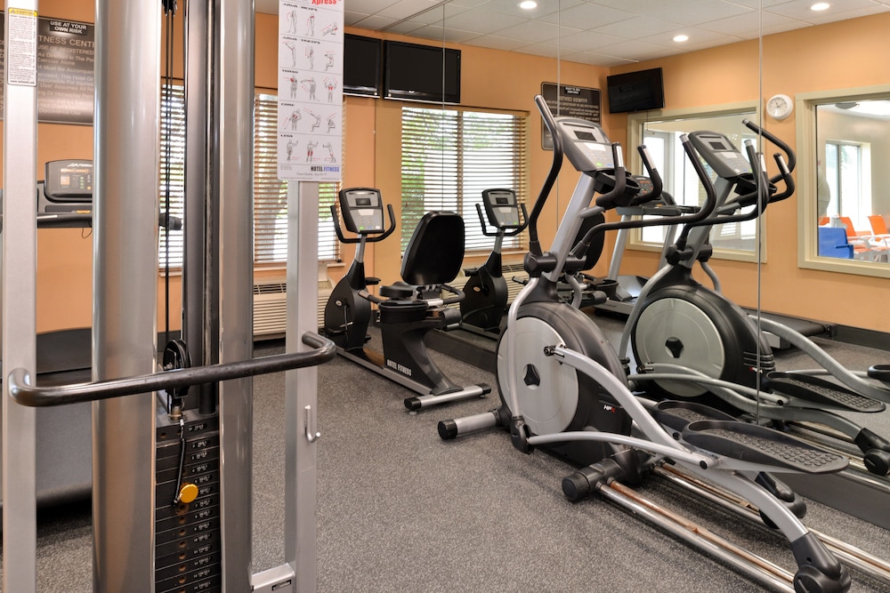 holiday inn express hotel and suites cincinnati blue ash by ihg