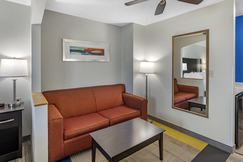 holiday inn express hotel and suites cincinnati blue ash by ihg