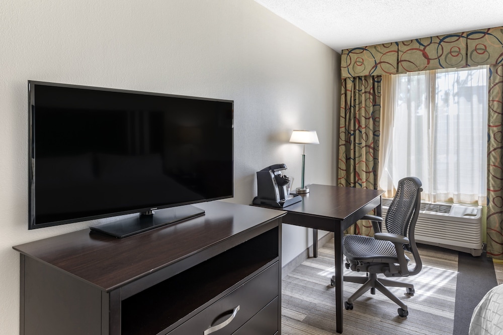 holiday inn express hotel and suites cincinnati blue ash by ihg