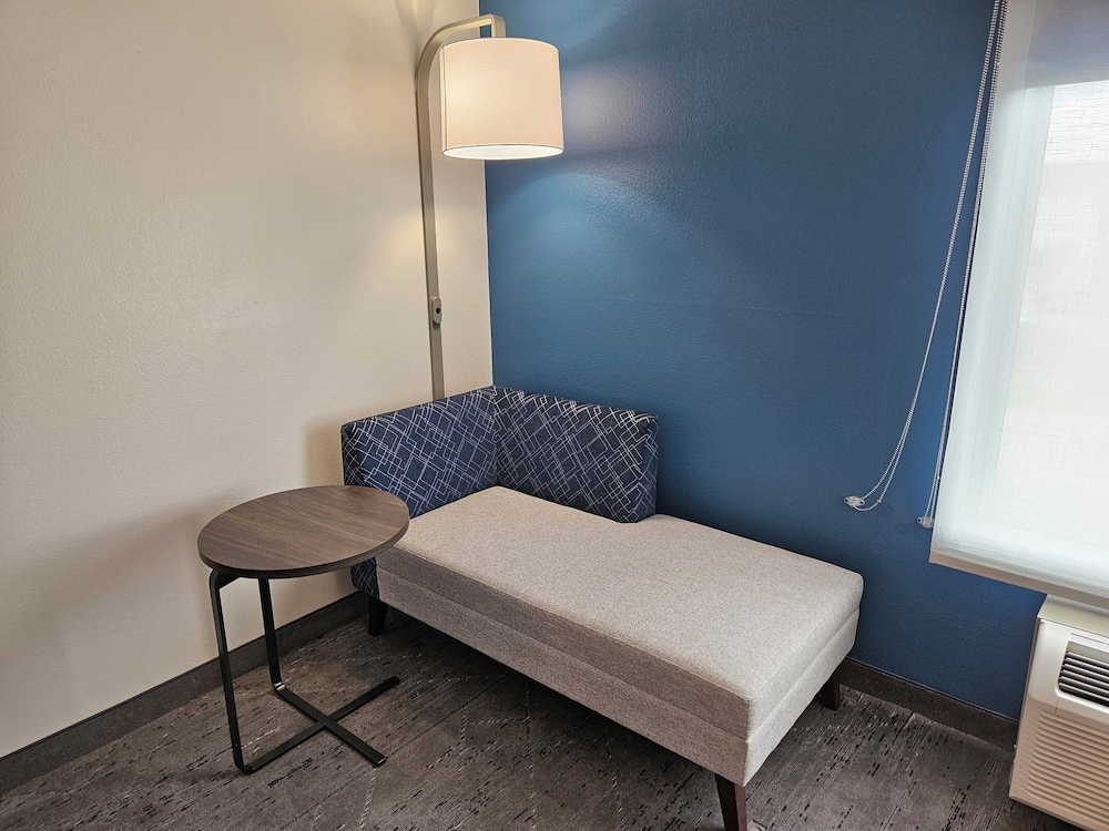 holiday inn express hotel and suites cincinnati blue ash by ihg