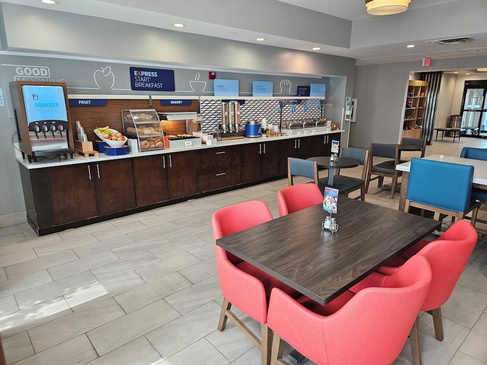 holiday inn express hotel and suites cincinnati blue ash by ihg