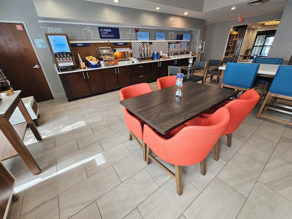 holiday inn express hotel and suites cincinnati blue ash by ihg