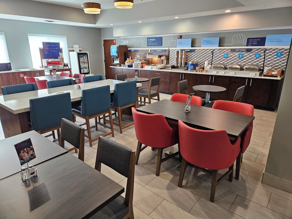holiday inn express hotel and suites cincinnati blue ash by ihg