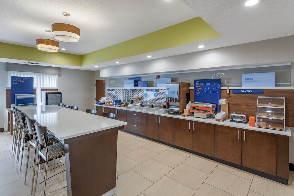 holiday inn express hotel and suites cincinnati blue ash by ihg