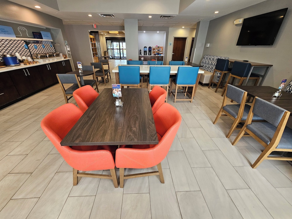 holiday inn express hotel and suites cincinnati blue ash by ihg