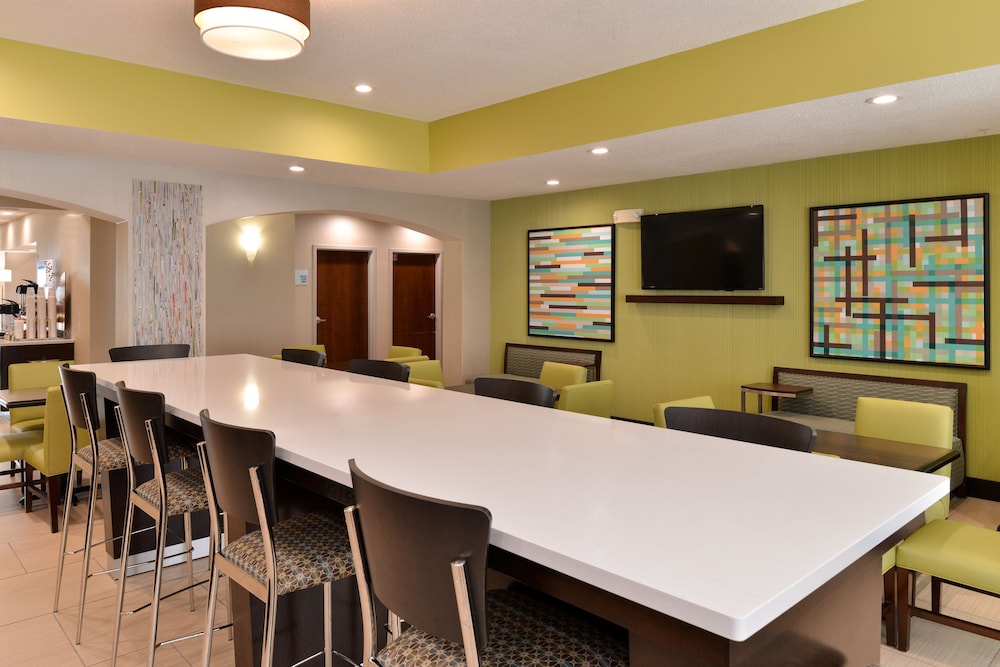 holiday inn express hotel and suites cincinnati blue ash by ihg