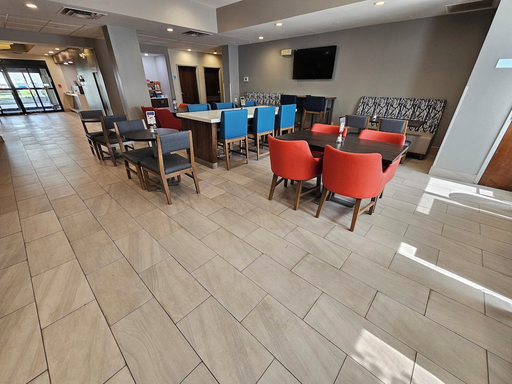 holiday inn express hotel and suites cincinnati blue ash by ihg