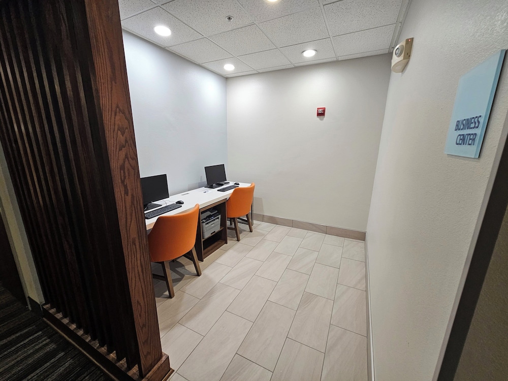 holiday inn express hotel and suites cincinnati blue ash by ihg
