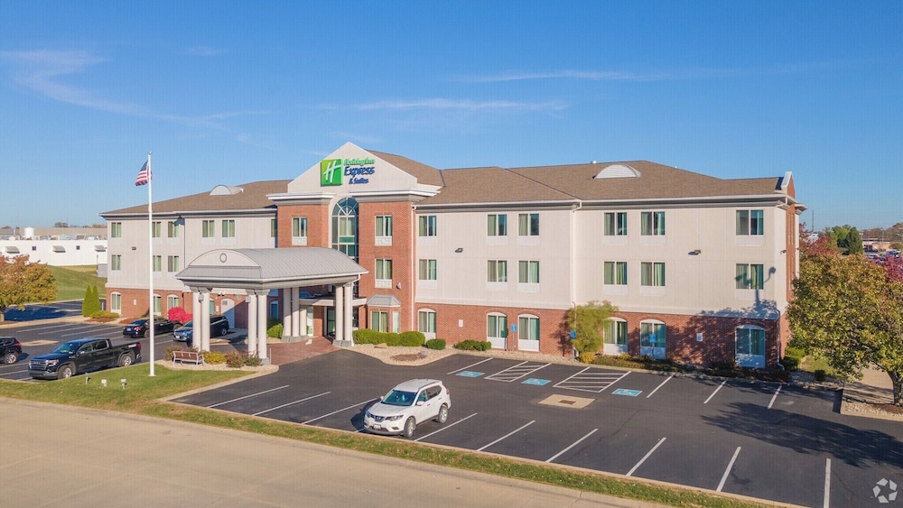 holiday inn express hotel and suites cincinnati blue ash by ihg